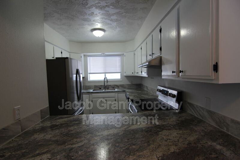 1474 Falcon Dr - Photo 4 of 12