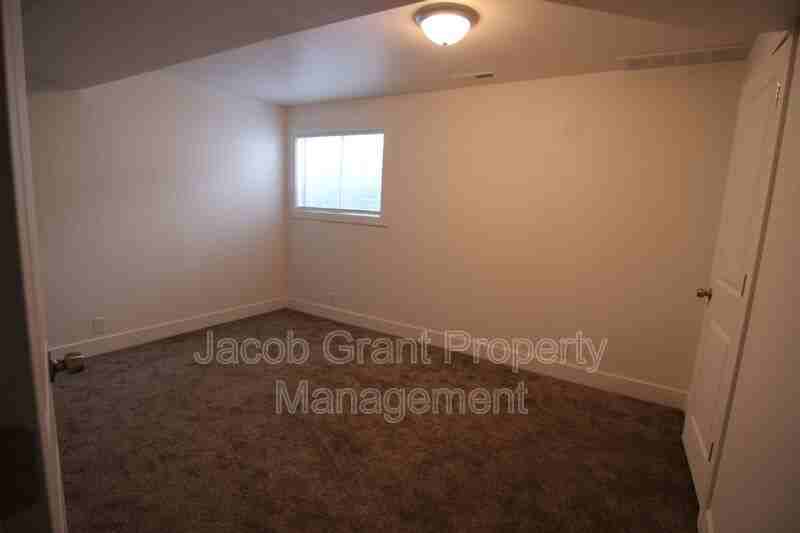 1474 Falcon Dr - Photo 7 of 12