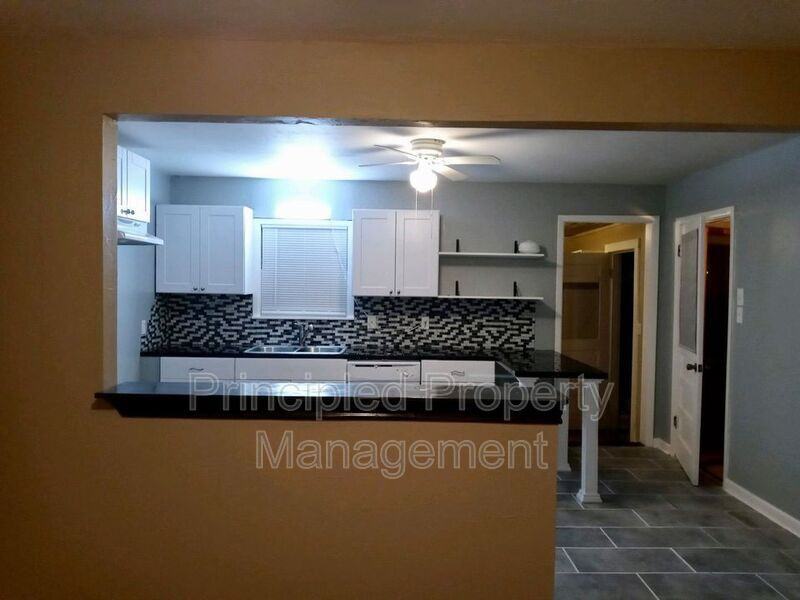 112 E Hill St - Photo 3 of 12