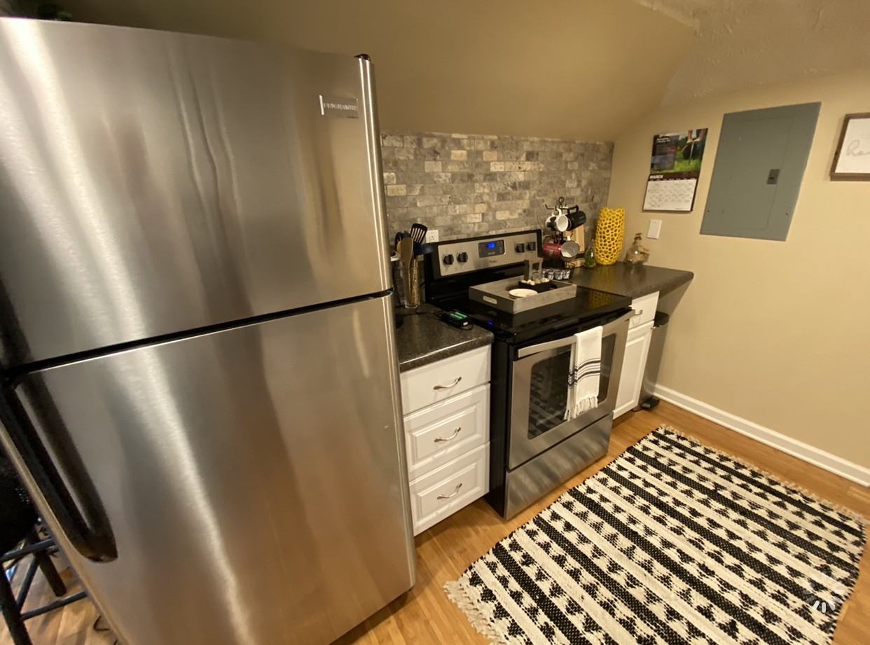 1021 1/2 10th Ave #1021-1-2 - Photo 2 of 12