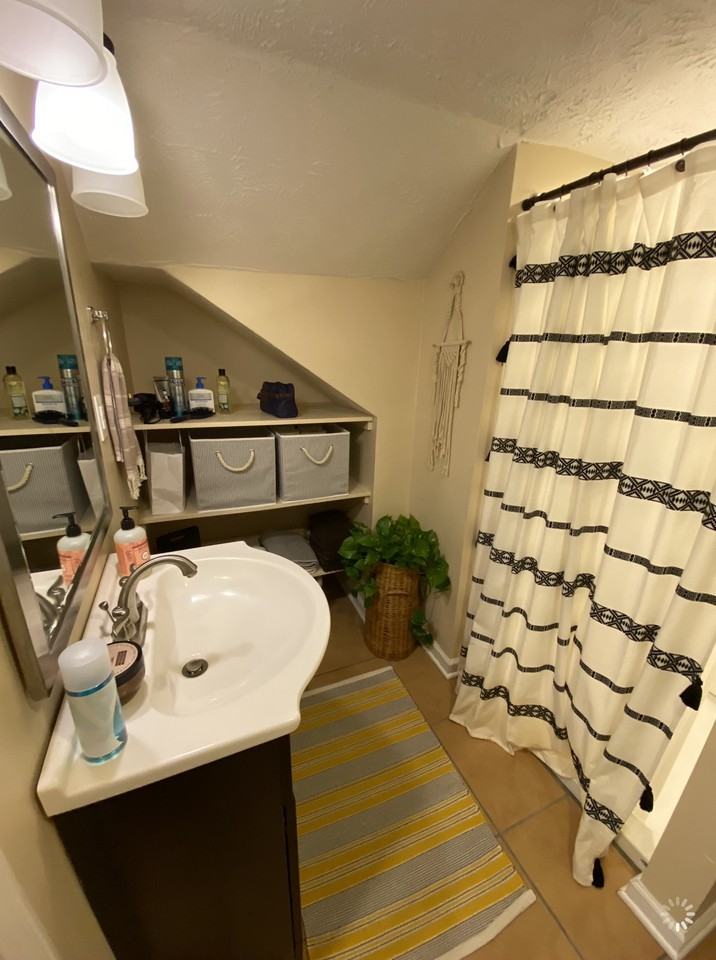 1021 1/2 10th Ave #1021-1-2 - Photo 3 of 12