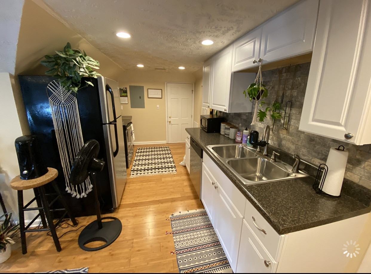 1021 1/2 10th Ave #1021-1-2 - Photo 4 of 12