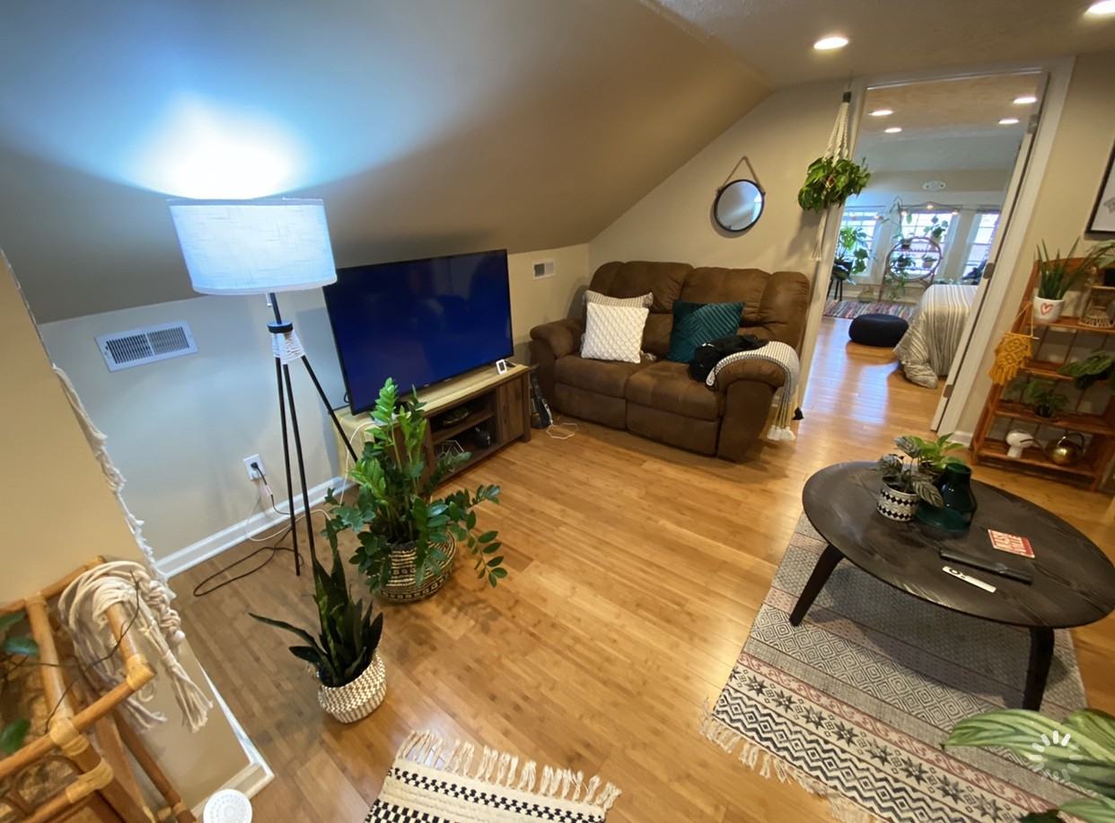 1021 1/2 10th Ave #1021-1-2 - Photo 6 of 12