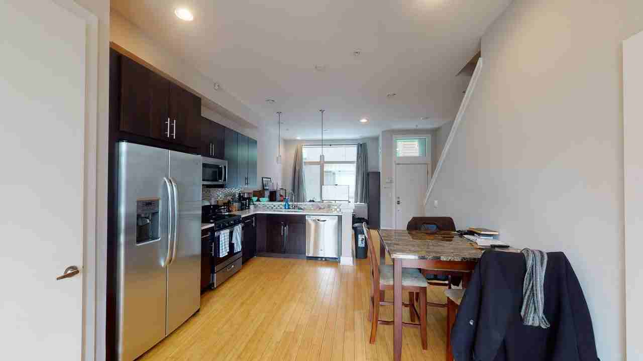 Luxurious Northern Liberties apartment steps from MarketFrankford Line