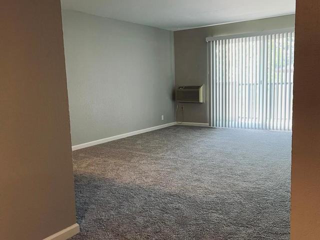 235 Camelback Rd - Photo 3 of 4