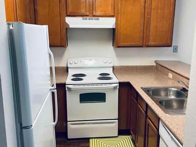 235 Camelback Rd - Photo 4 of 7