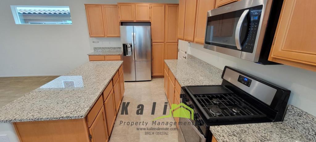 1333 Pershing Rd - Photo 4 of 23
