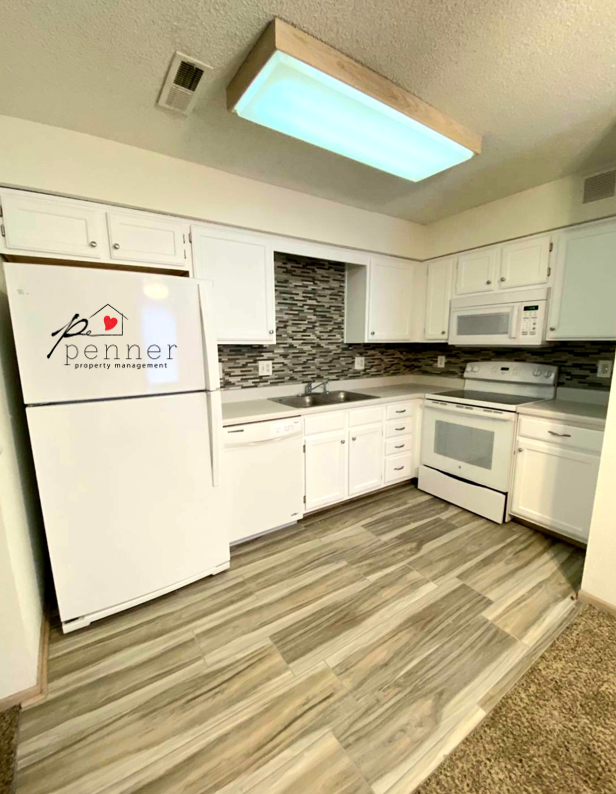 503 Ne 1st St #D - Photo 3 of 13