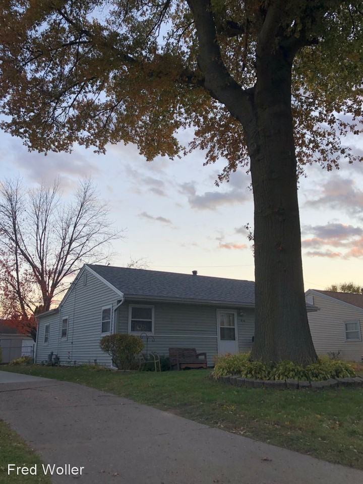 920 43rd Ave - Photo 2 of 3