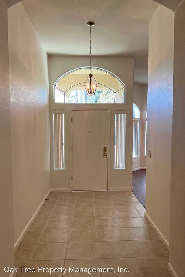 8820 N Woodrow Ave - Photo 2 of 17
