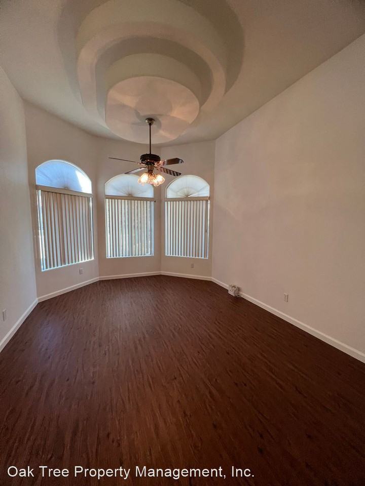8820 N Woodrow Ave - Photo 3 of 17