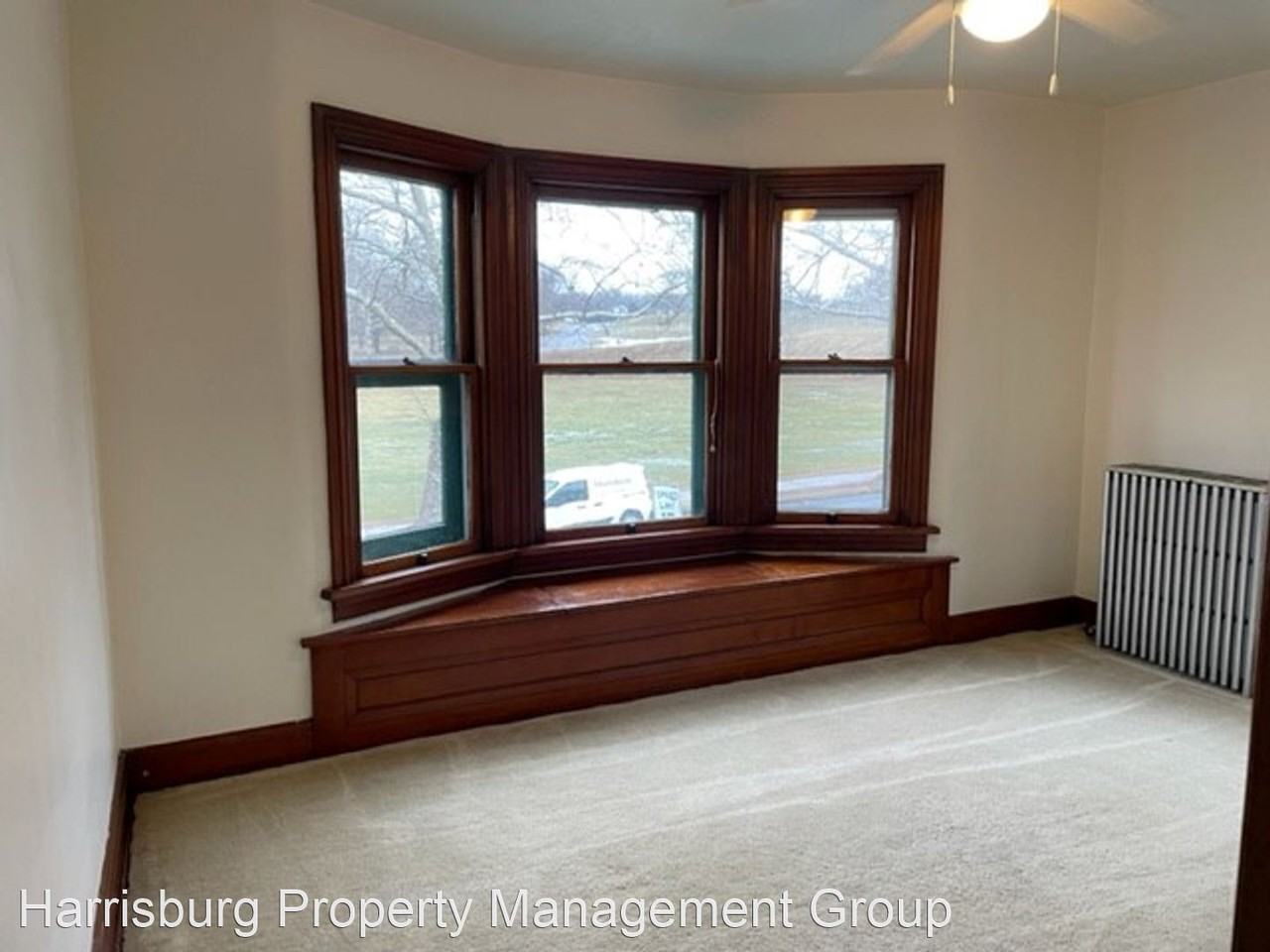 606 Center St - Photo 2 of 9