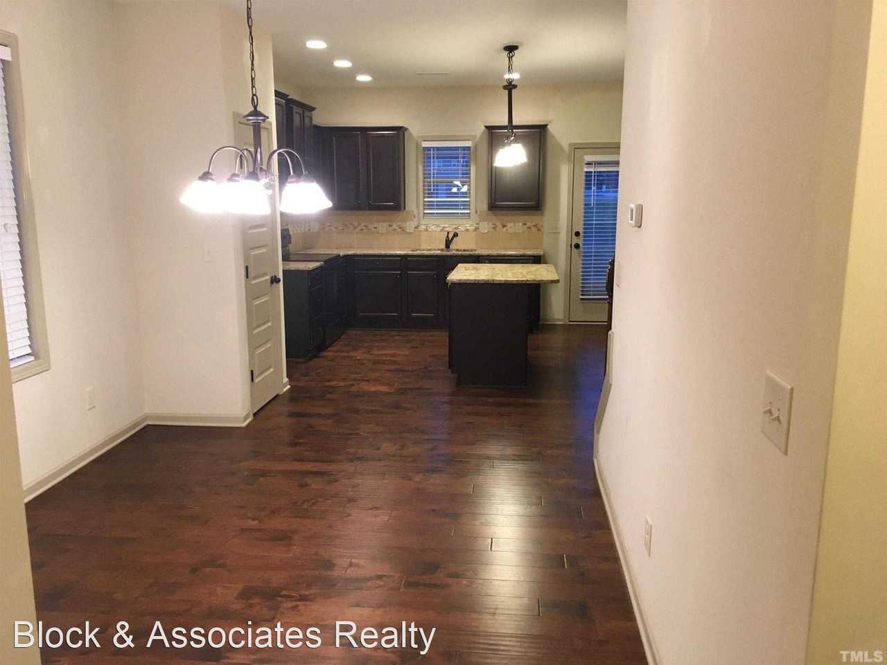 198 Balboa Pkwy - Photo 2 of 23