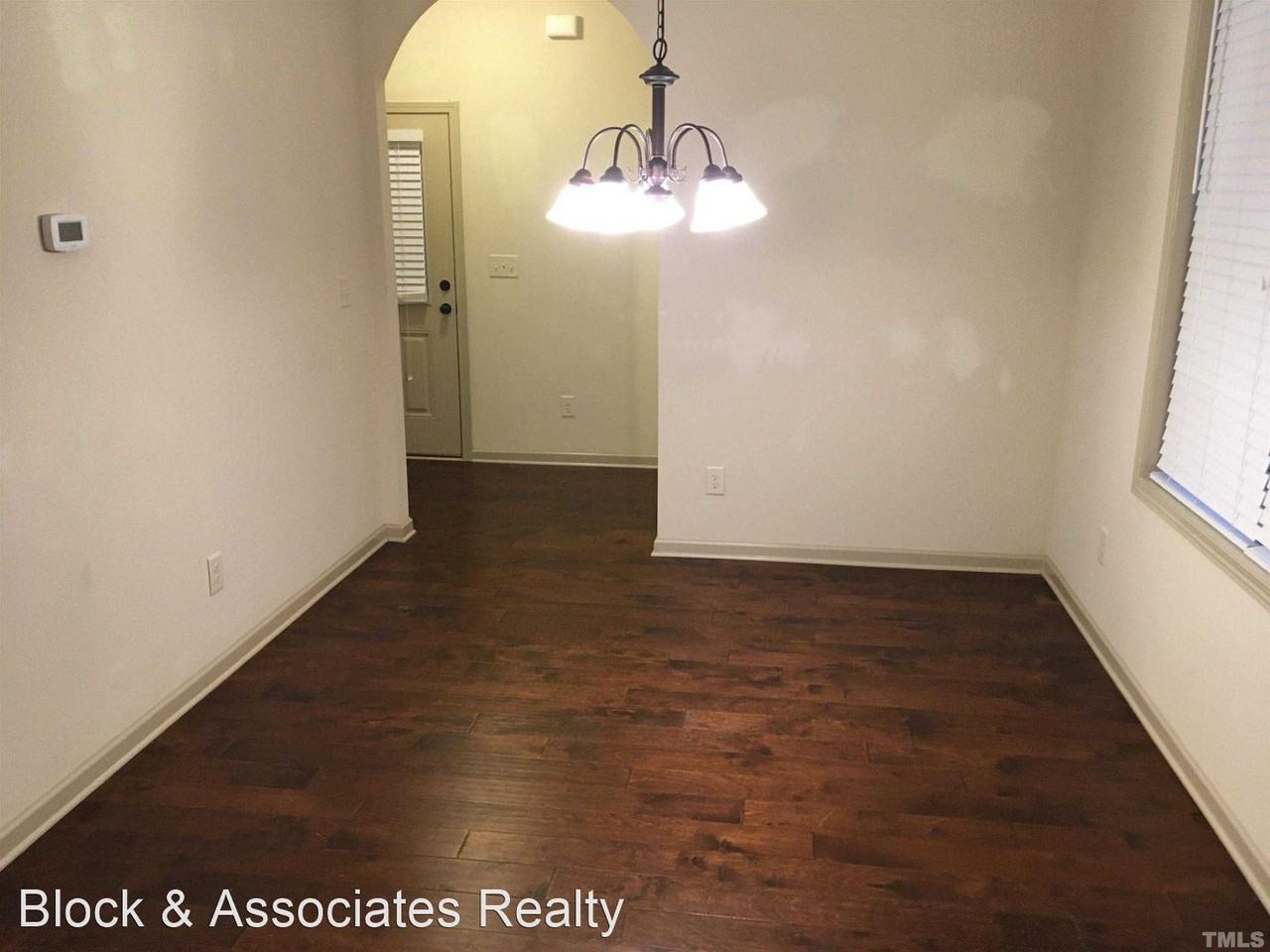 198 Balboa Pkwy - Photo 3 of 23