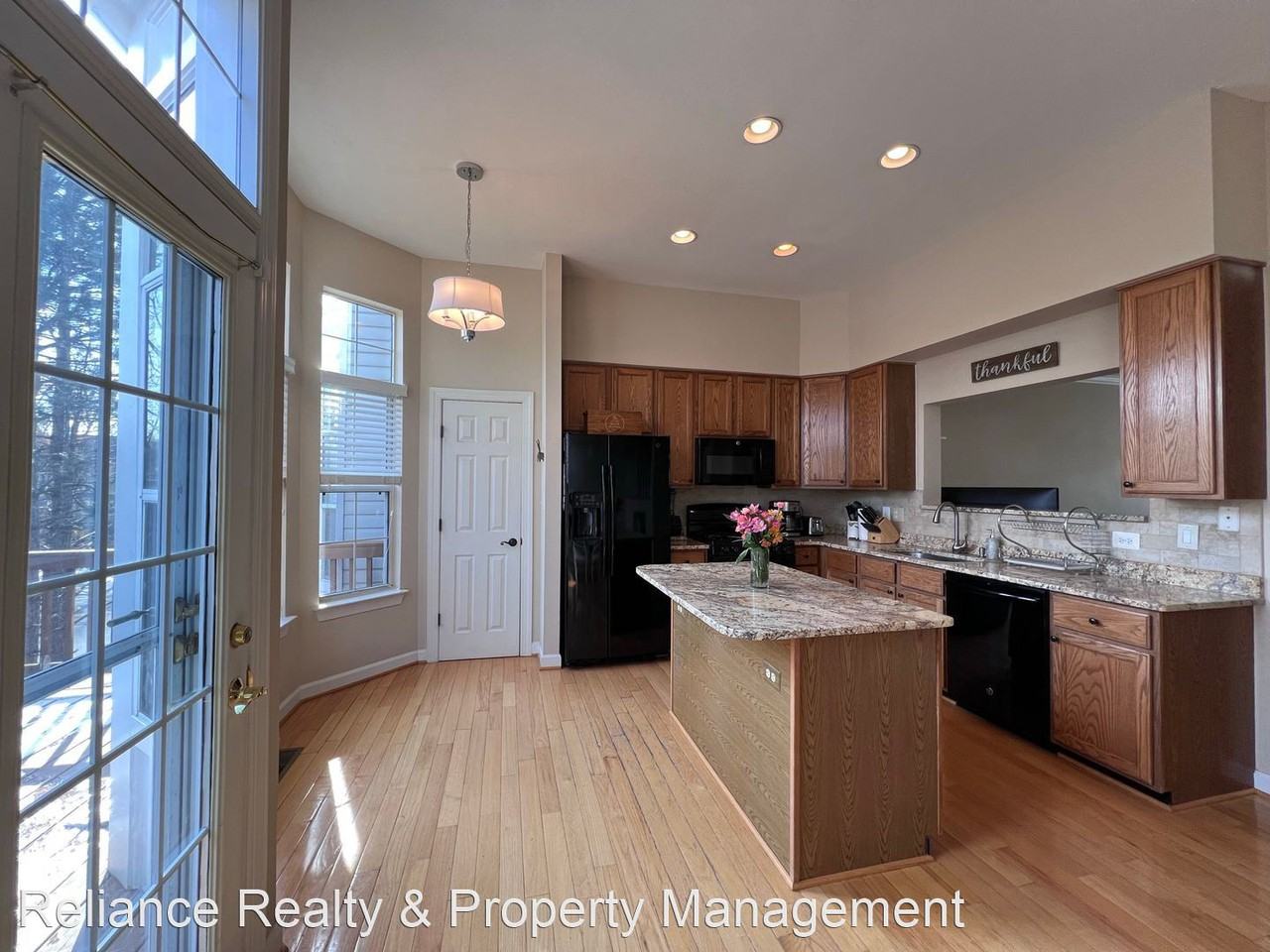 47692 Woolcott Sq - Photo 3 of 48