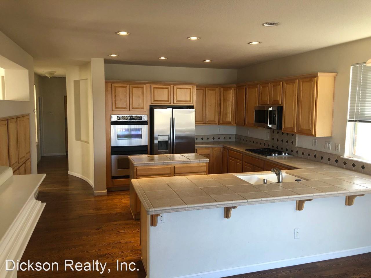 3084 Ten Mile Dr - Photo 3 of 15