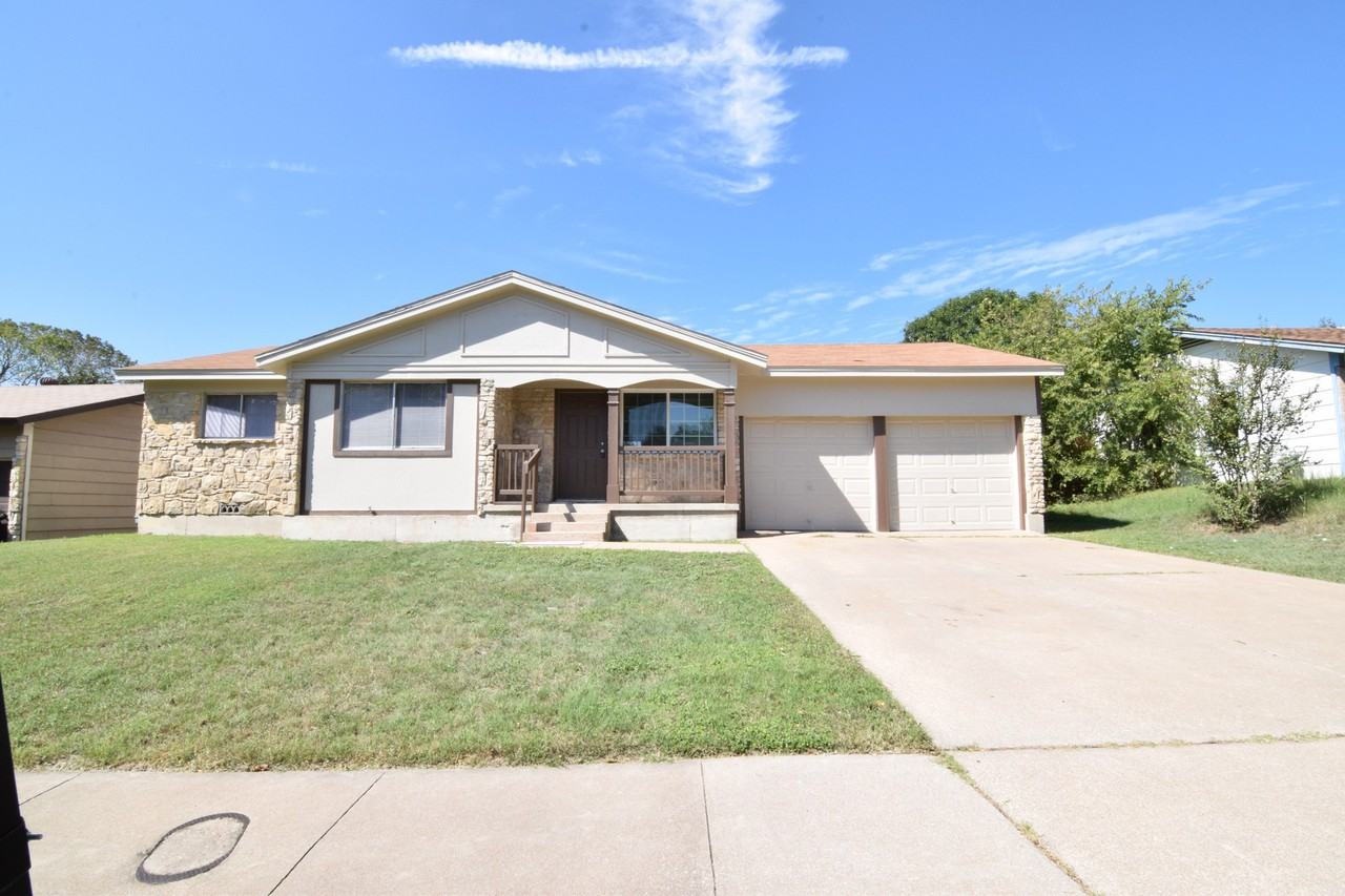 1210 S 9th St - Photo 3 of 15