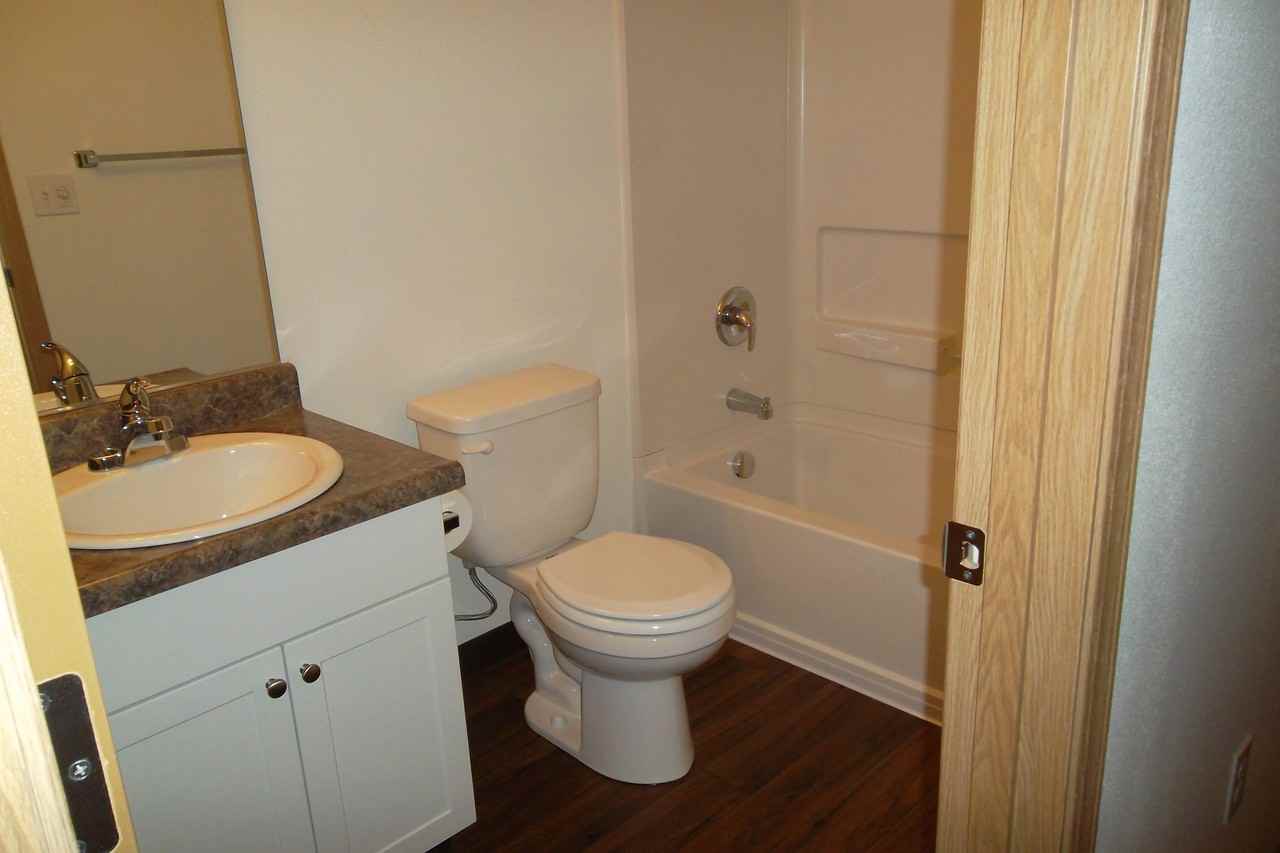 CLEVELAND STATION APTS - Photo 2 of 15