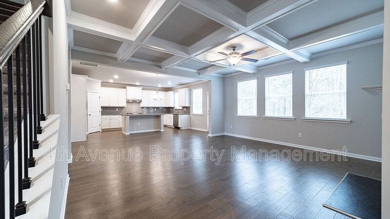 209 Paxton Ln - Photo 3 of 32