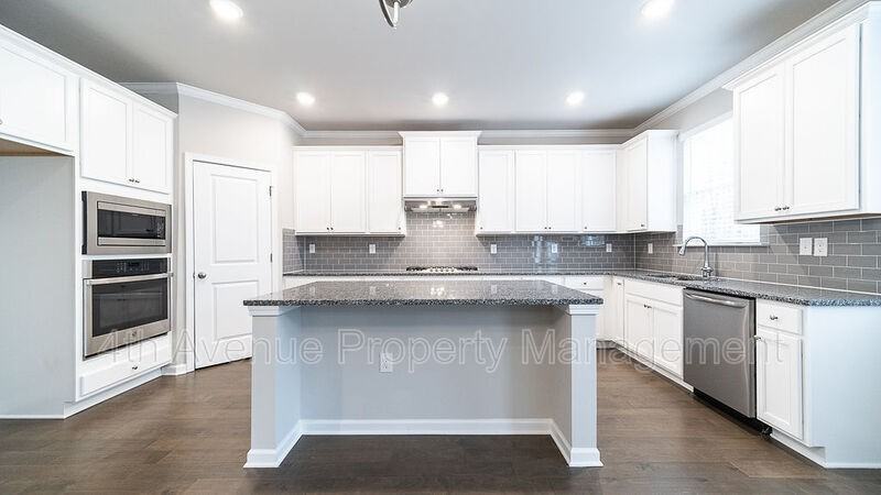 209 Paxton Ln - Photo 4 of 32