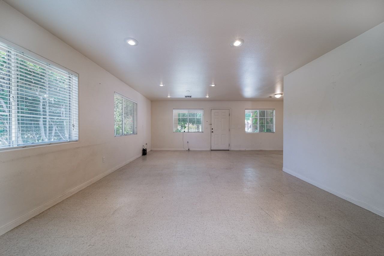 730 Pine Ave - Photo 2 of 20