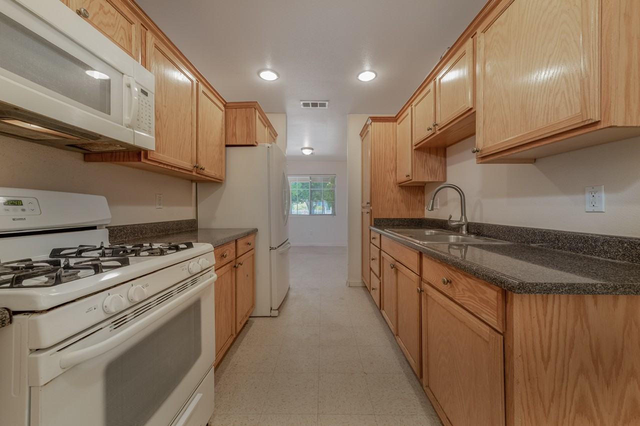 730 Pine Ave - Photo 5 of 20