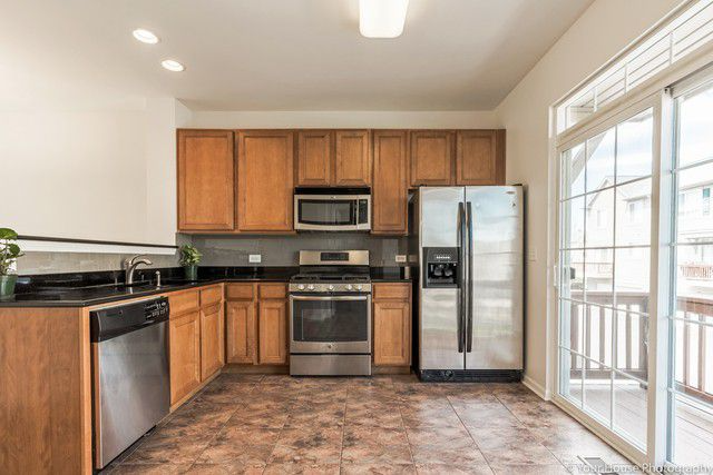 340 Station Park Cir - Photo 3 of 17