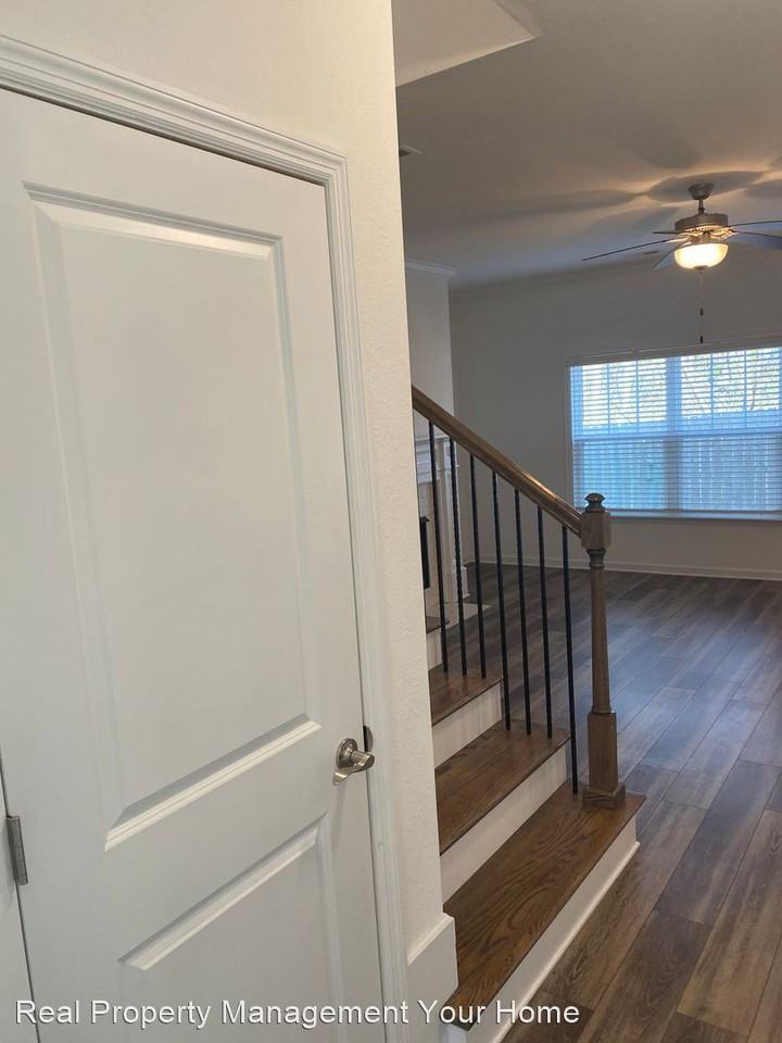 1749 Timber Creek Rd Ne - Photo 2 of 33