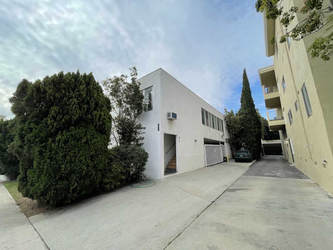 1827 Parnell Ave - Photo 2 of 5