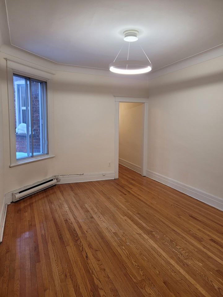 754 Avenue Querbes - Photo 2 of 22