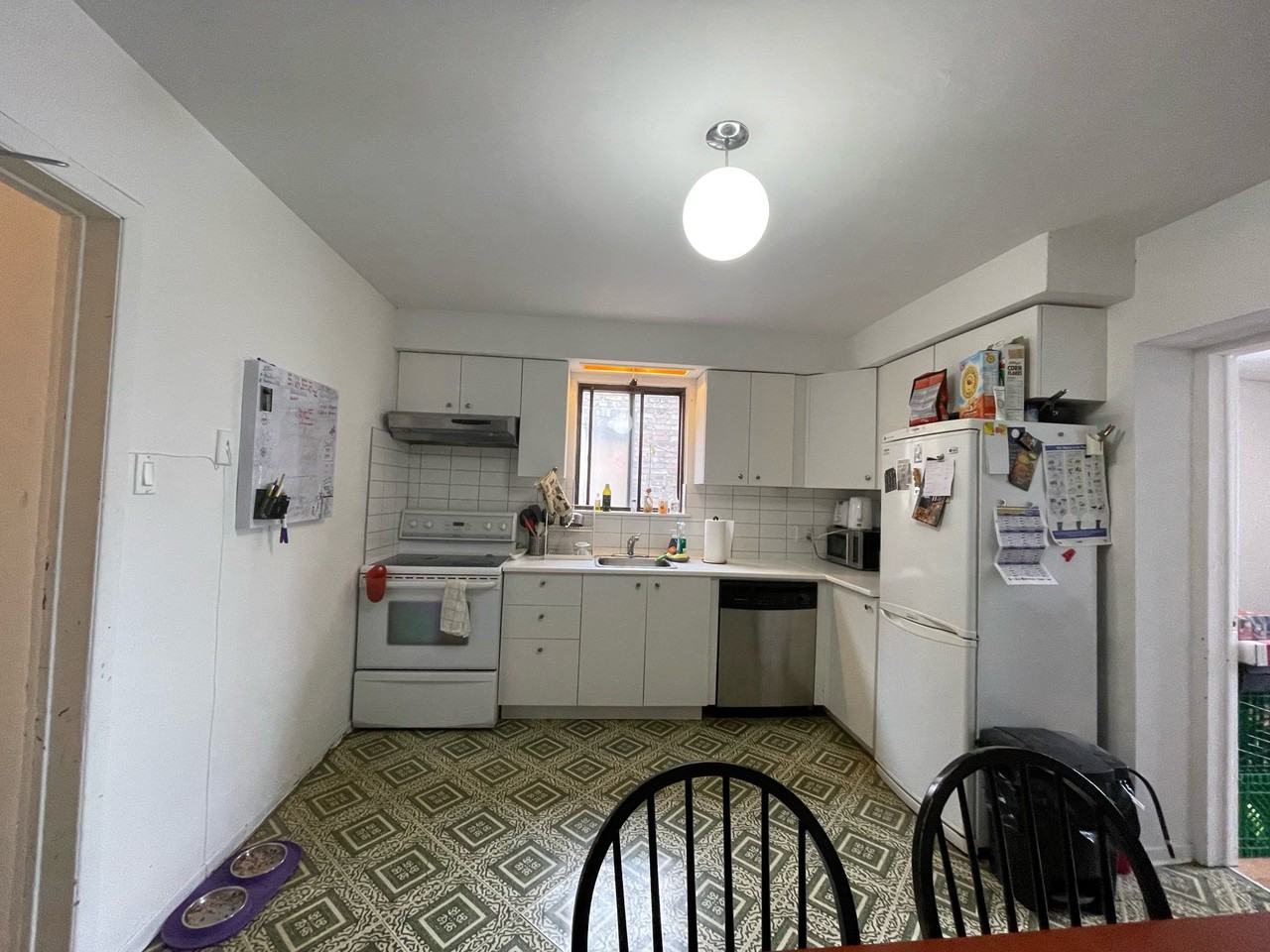 688 College Street #2