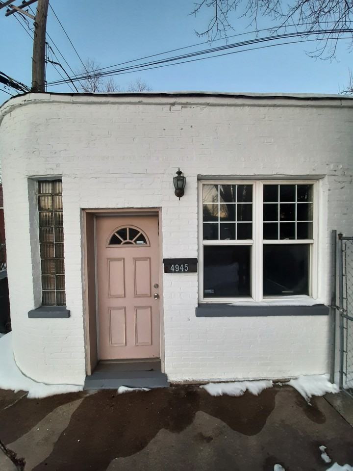 4945 North Central Avenue