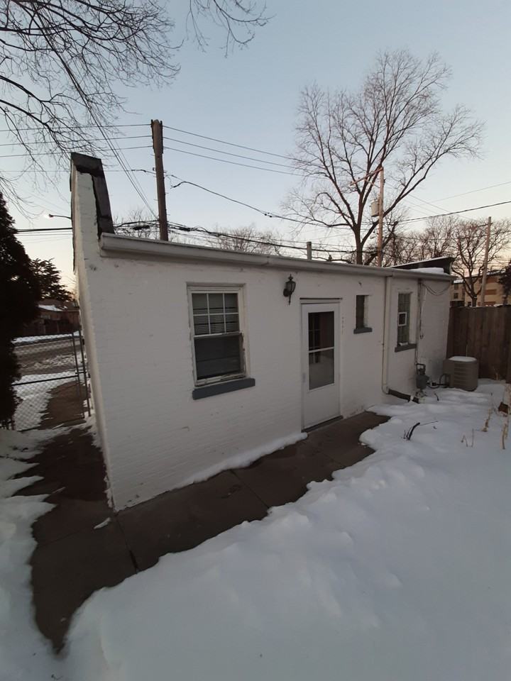 4945 North Central Avenue - Photo 2 of 12