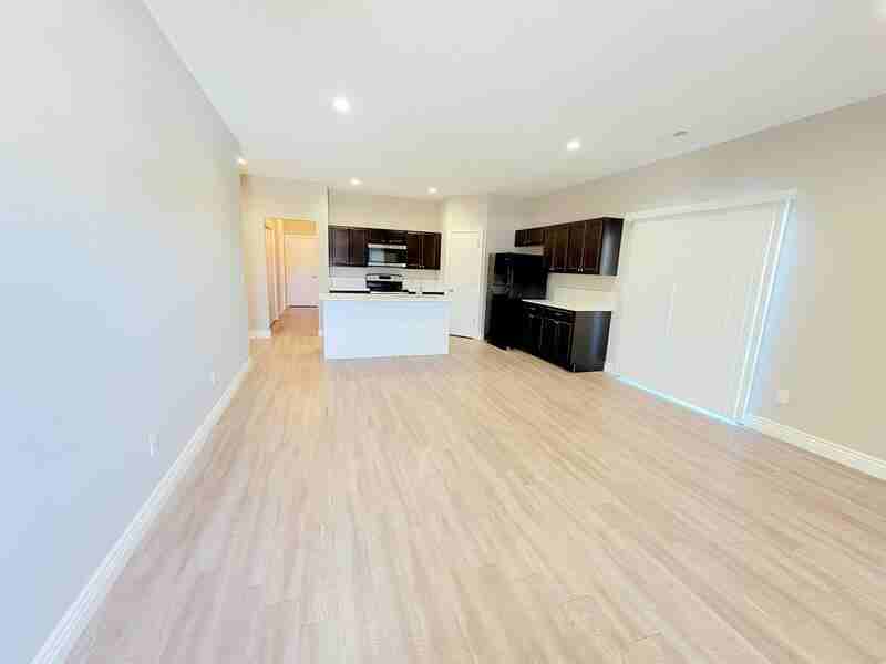 5513 S Victoria St - Photo 3 of 23