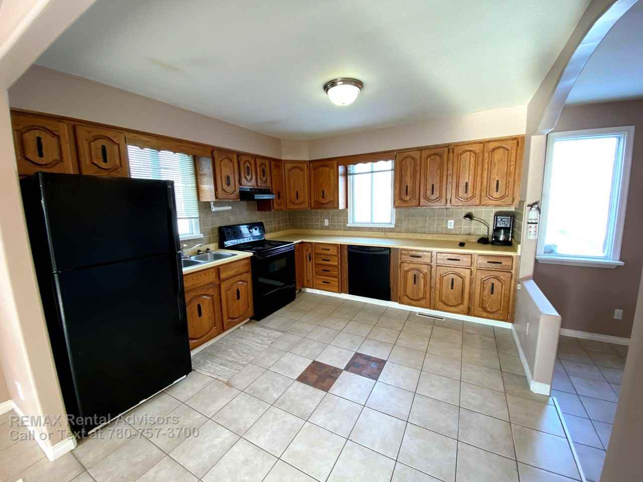 15416 94a Ave Nw - Photo 3 of 21