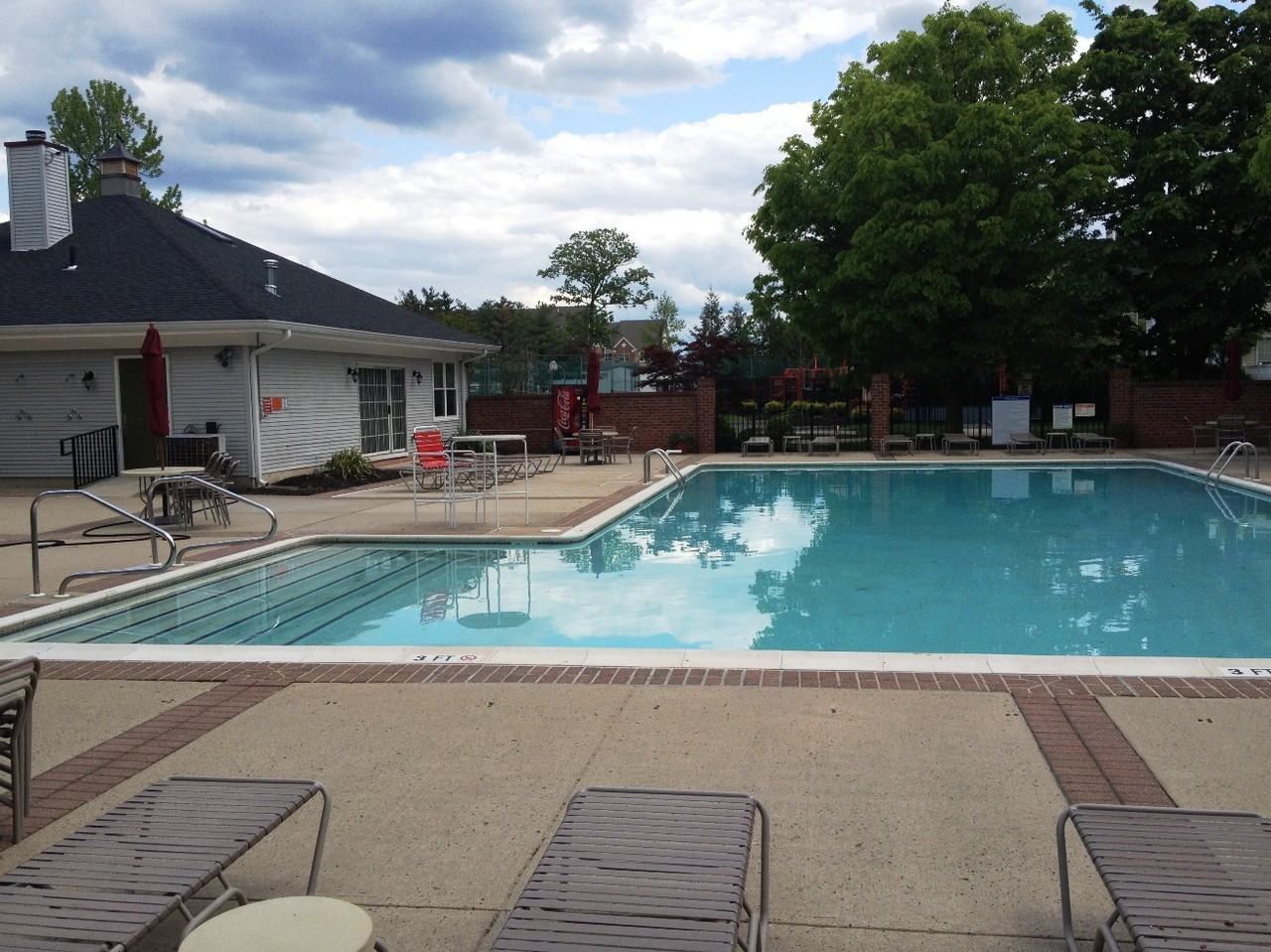 301 Wimbeldon Ct - Photo 3 of 9