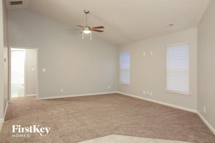 900 Foxglove Ct - Photo 3 of 15