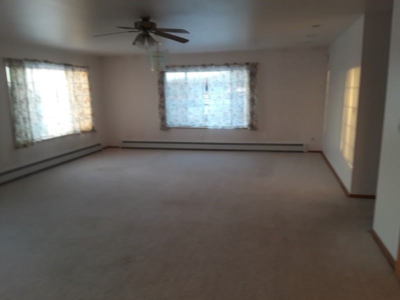 2456 S Lincoln Dr - Photo 2 of 6