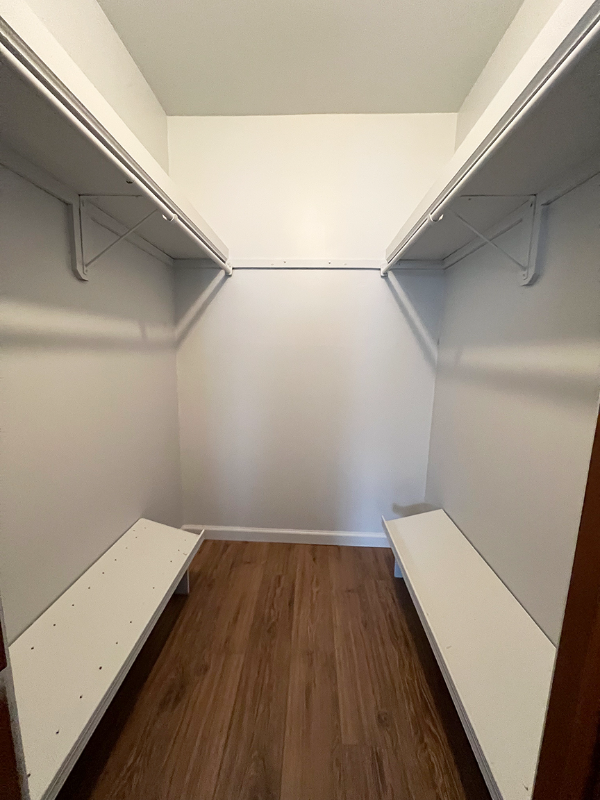 190 Stirling Ct - Photo 2 of 4