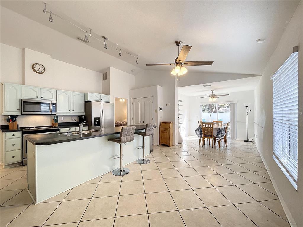 425 6th Avenue Northeast - Photo 3 of 19