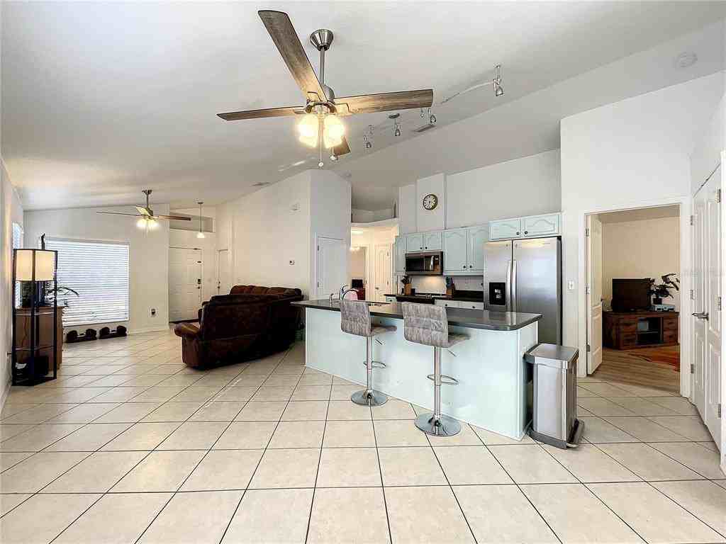 425 6th Avenue Northeast - Photo 2 of 19