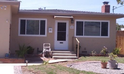 1077 Carson St - Photo 2 of 12