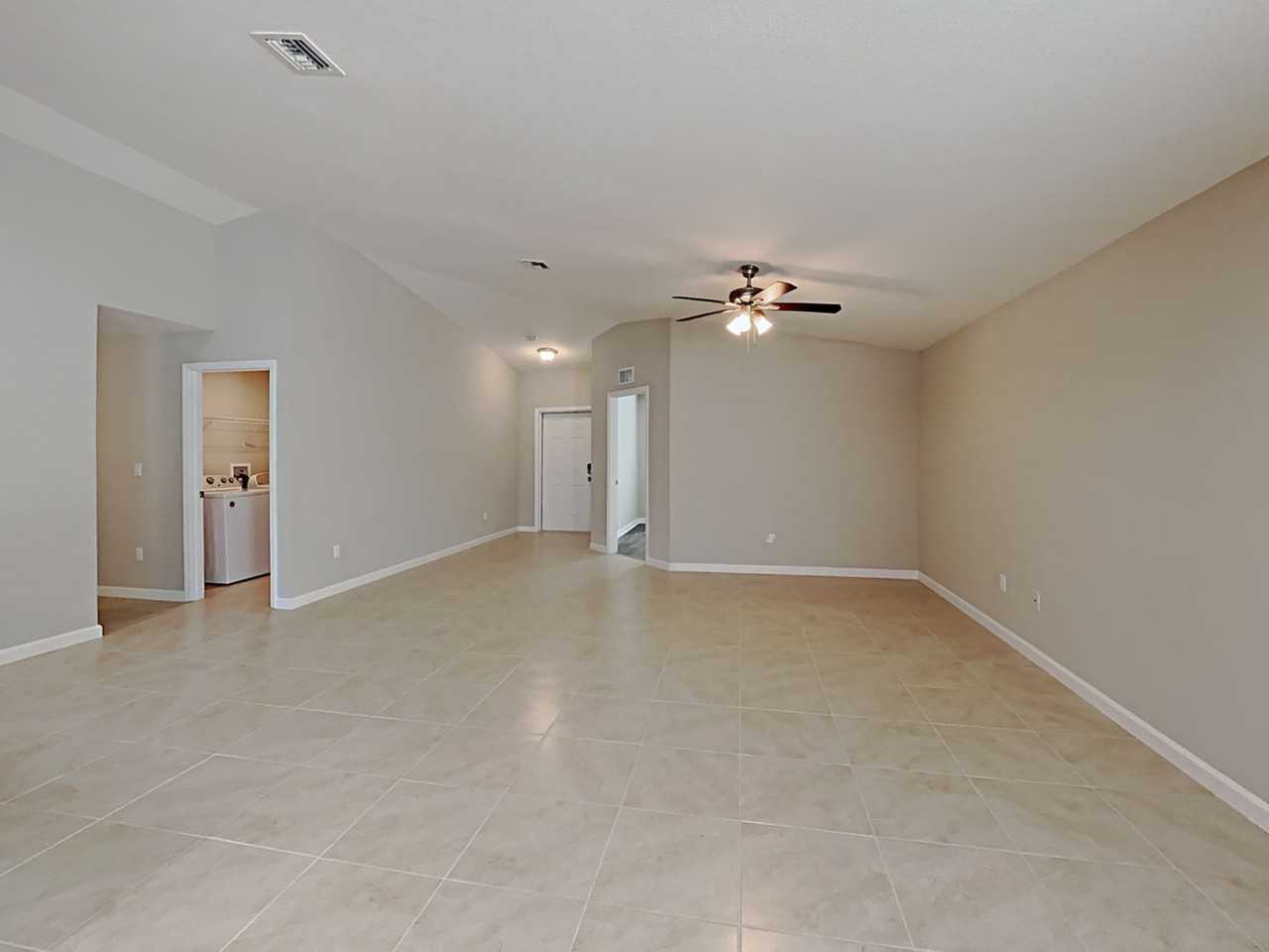881 Se Carnival Ave - Photo 3 of 23