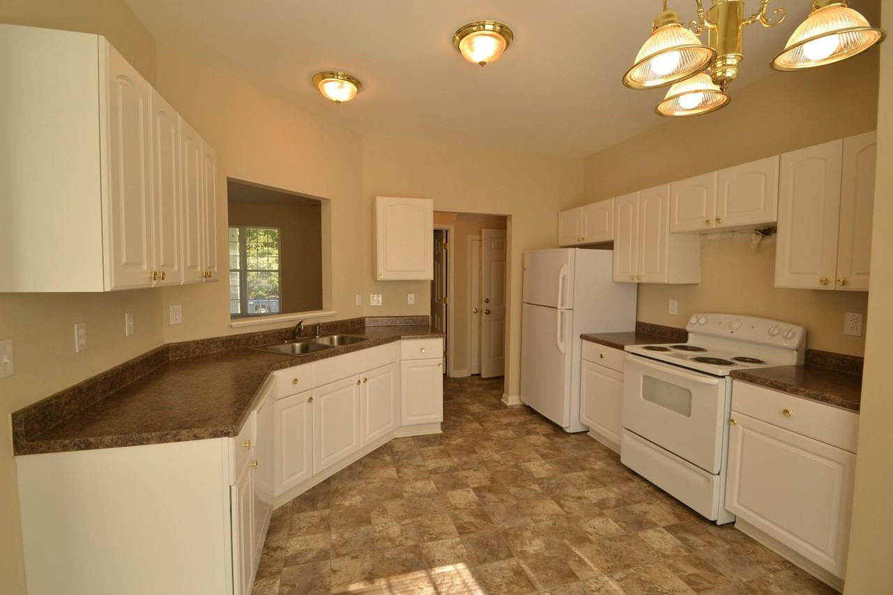 6625 Rose Point Ln - Photo 2 of 11