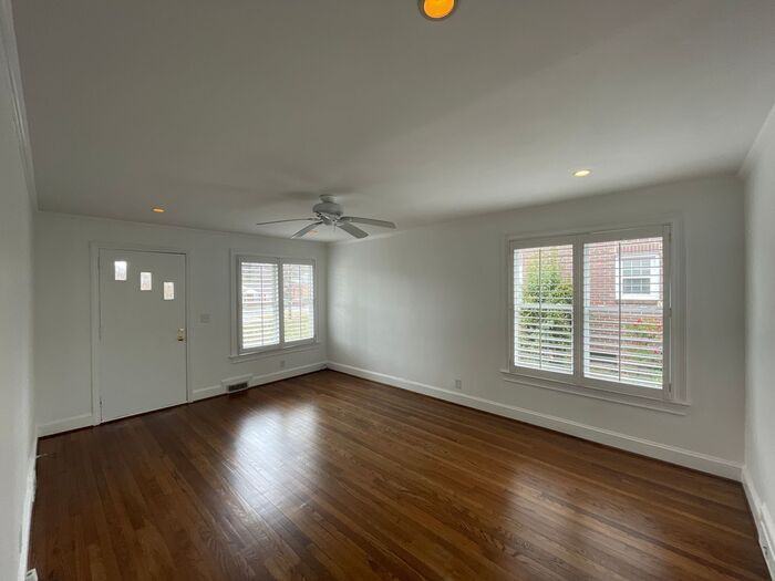 1313 S Kings Dr - Photo 2 of 7