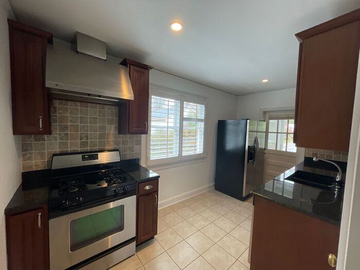 1313 S Kings Dr - Photo 3 of 7