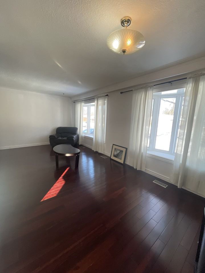 56 Hiscock Boulevard - Photo 3 of 9