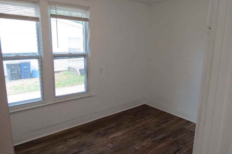 203 S Maple St - Photo 6 of 22