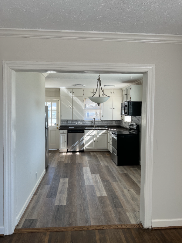 548 Green Ln - Photo 3 of 6