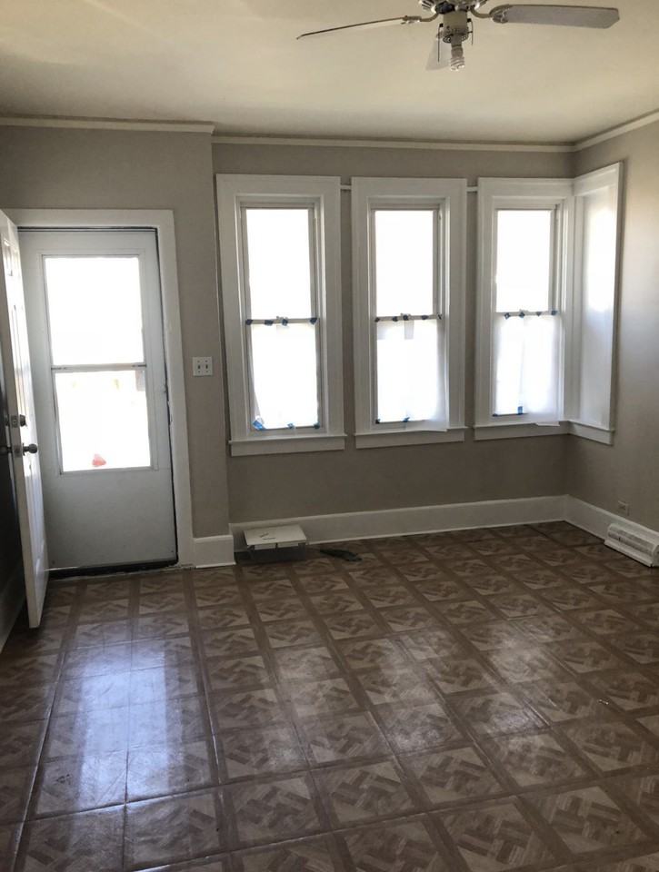 3233 Lehman St - Photo 2 of 4